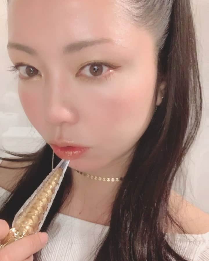 永野桃子　のインスタグラム：「きらきら〜🥰  #きらきら #金色」