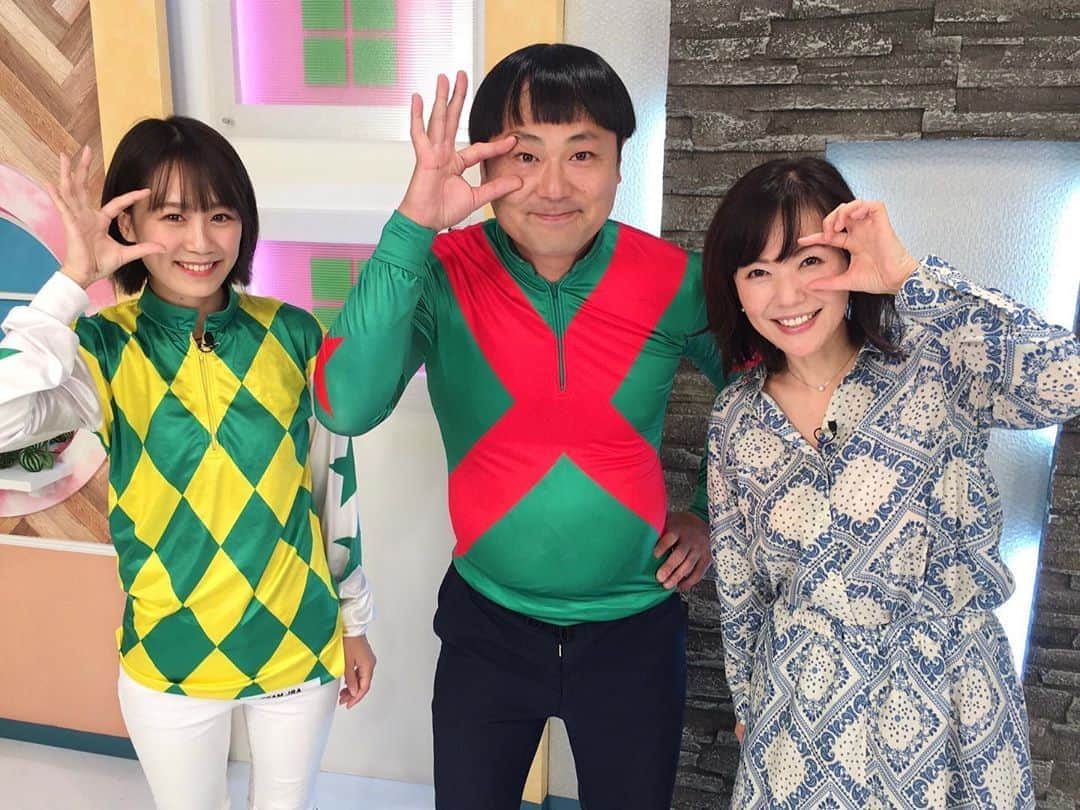 六車奈々さんのインスタグラム写真 - (六車奈々Instagram)「盛岡駅に着いて、めんこいテレビさんへ。 『多聞の見たもん勝ち！』 リモートではなく、一緒にスタジオ出演できました！ 楽しかった^ - ^  アンダーエイジたもんくんと、ちゃんゆきとパチリ。  #めんこいテレビ #岩手競馬 #競馬予想 #楽しかった #アンダーエイジ多聞 #ちゃんゆき　#六車奈々」10月23日 15時02分 - nanarokusha