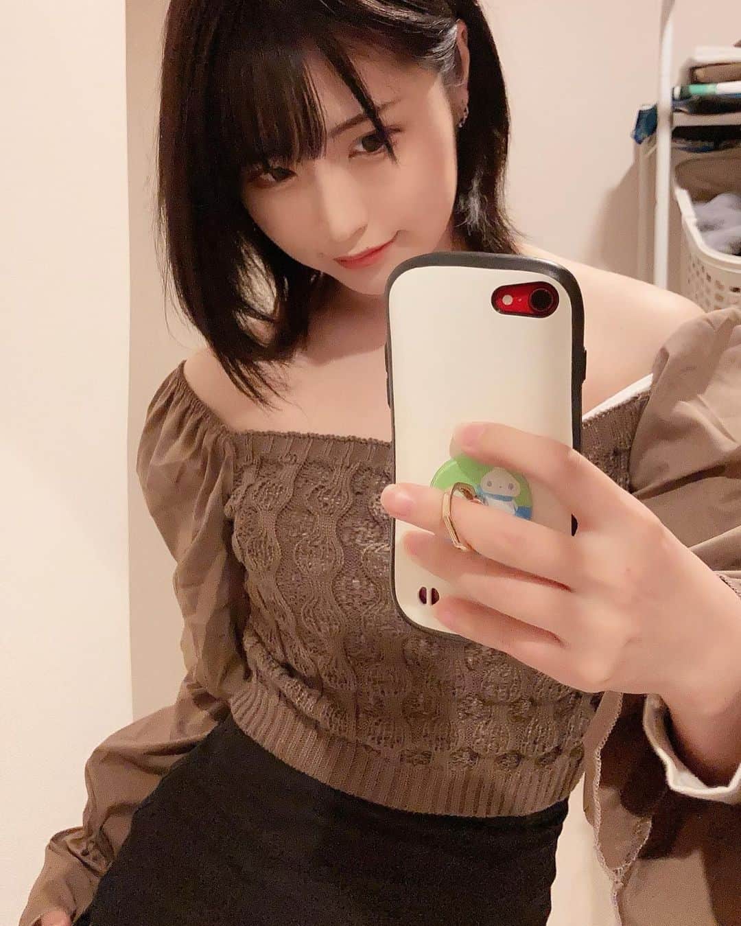 人妻スカートの中 寝室のどかさんのインスタグラム写真 - (寝室のどかInstagram)「となりの奥さん #自撮り #セルフィー #人妻 #コーデ #秋コーデ  #ガーターベルト #変形スカート #ライブ配信 #配信者 #tiktok」10月23日 15時02分 - nemuinodoka