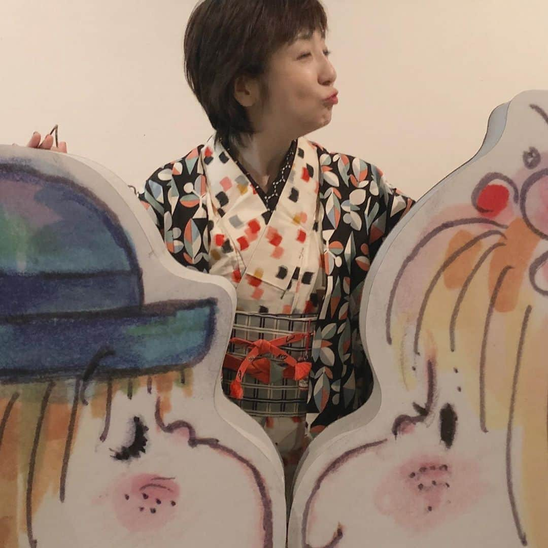 藤田朋子さんのインスタグラム写真 - (藤田朋子Instagram)「#水森亜土展 行きました 亜土ちゃん❤️可愛い‼️ @yayoiyumeji_museum   #アンティーク着物 #夢二風 #着物　 #銘仙 #着物を着ている芸能人」10月23日 14時59分 - chiendormant