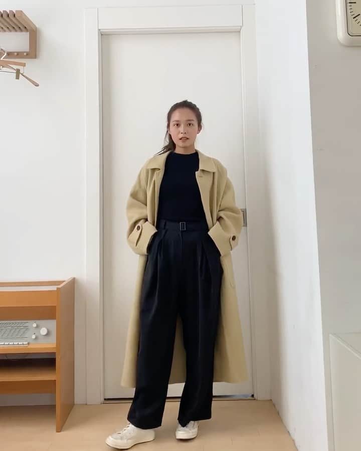 キム・ダヘのインスタグラム：「#공동구매 핸드메이드코트 발주 후 배송까지 45일정도 잡아주셔야합니다 여러분!!! 문의가 제일 많았어서 먼저 올려요 울90 함유인데 17만원대 진짜... 거의 마진없이 파는고에요... 가격을 실수로 정해버려서,,^^;;; 뒷버튼 주루룩 풀 수 있어서 흔치않아요 내일 한시에 오픈 🤍🤍🤍」