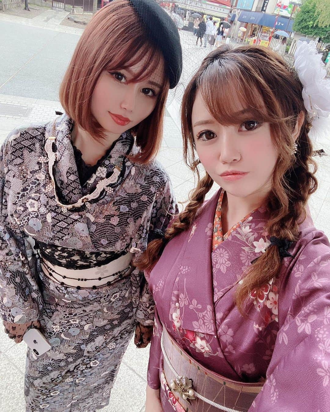 せんちゃんのインスタグラム：「週末にまおとレトロ着物を着て浅草散策👘💓 御朱印集めしたくて初めて御朱印買ったよ✨ 御利益ありそう☺️」