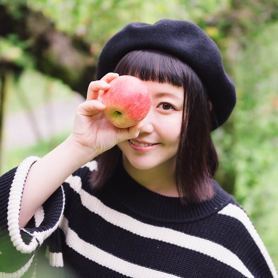 小鳥遊しほのインスタグラム：「初めてリンゴ狩りした🍎にっこり」