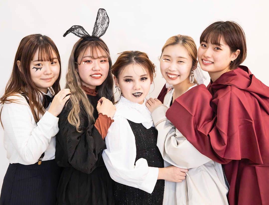 福岡ベルエポック美容専門学校のインスタグラム：「Hair Make Show 《テーマ》天使と悪魔 * #ベルウィン  #福岡ベル  * * #福岡ベルエポック美容専門学校  #福岡ベル　#美容専門学校  #オープンキャンパス #メイク　#ファッション #エステ #ブライダル #美容師 #ヘアメイク #美容学生と繋がりたい #おしゃれさんと繋がりたい #美容学生」