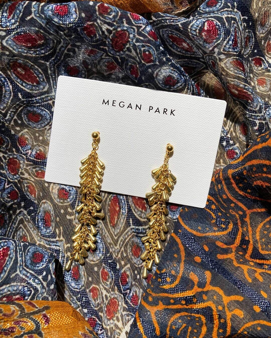 ミーガンパークのインスタグラム：「Add some relaxed sophistication to your outfits with our new Gilden Drop Earrings // these cascading, tendril earrings are intricately hand crafted by our talented artisans at our Indian atelier」