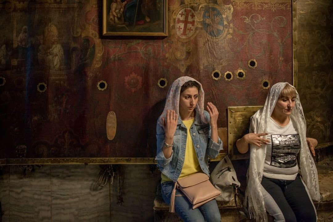 National Geographic Travelさんのインスタグラム写真 - (National Geographic TravelInstagram)「Photo by @AnushBabajanyan / Women pray in the Grotto at the Church of the Nativity in Bethlehem, West Bank. #bethlehem #nativity」10月23日 15時40分 - natgeotravel