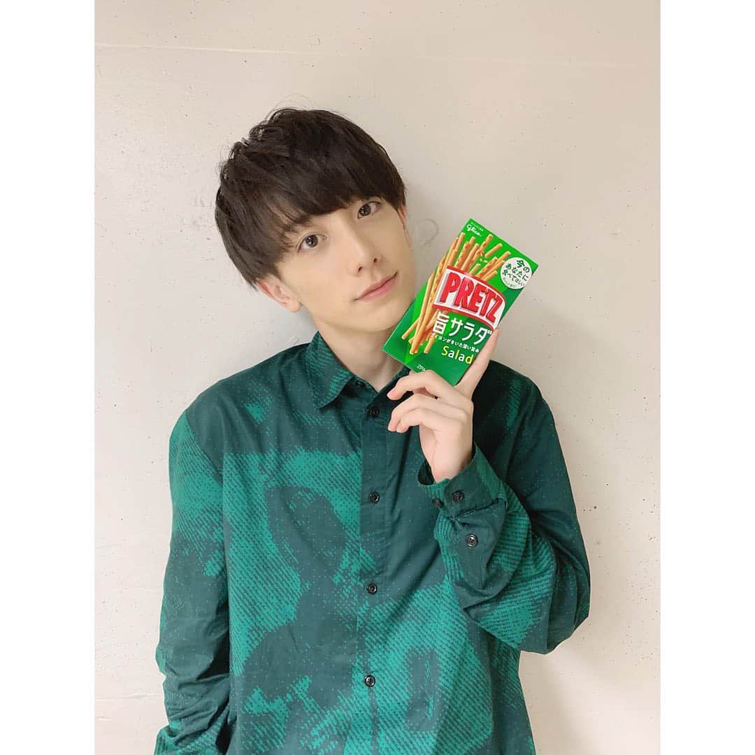 小西詠斗のインスタグラム：「・ 2020年のポッキー＆プリッツの日プリッツ組アンバサダーに就任しました🧚‍♂ ️曽田陵介くんとアンバサダーとしてプリッツ組を盛り上げます👏 11月11日に向けてみなさん一緒に楽しみましょう😊  詳しくはこちらのキャンペーンサイトをチェックしてください https://cp.pocky.jp/popz2020-cvs/  #ポッキープリッツの日 #プリッツ組 #対象コンビニ限定 #Glico_PR」