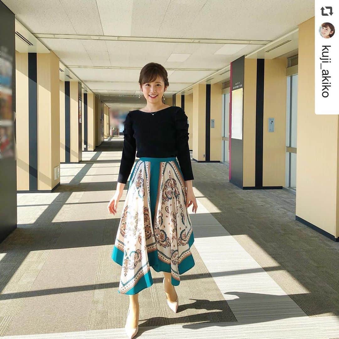 トランテアンソンドゥモードさんのインスタグラム写真 - (トランテアンソンドゥモードInstagram)「Thank you😘❤️❤️  #repost @kuji_akiko via  * 晴れの日は やっぱり気持ちがいい☀️ スカーフみたいなスカートを はきました🌈 * #衣装」10月23日 15時57分 - 31sonsdemode