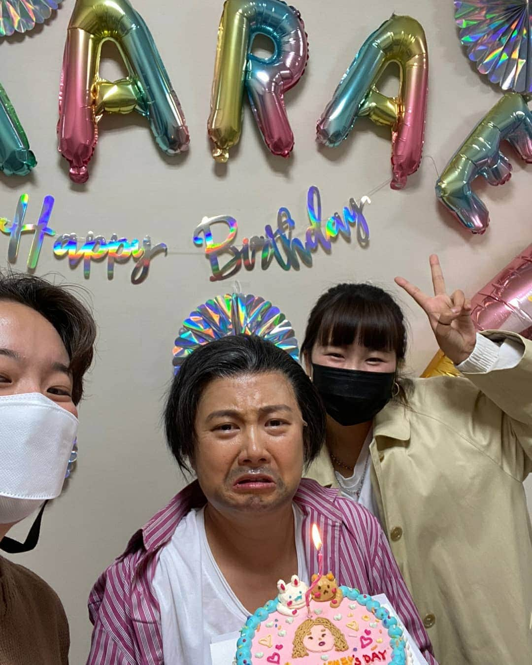 パク・ナレさんのインスタグラム写真 - (パク・ナレInstagram)「#생일주간 #생일오늘아님 #당분간사진올라올거예요 #대기실생일데코 #우리매니저 #은혜씨 #스타일리스트 #현정씨 #고마워요또감사합니다 #오래오래갑시다」10月23日 16時20分 - wooju1025