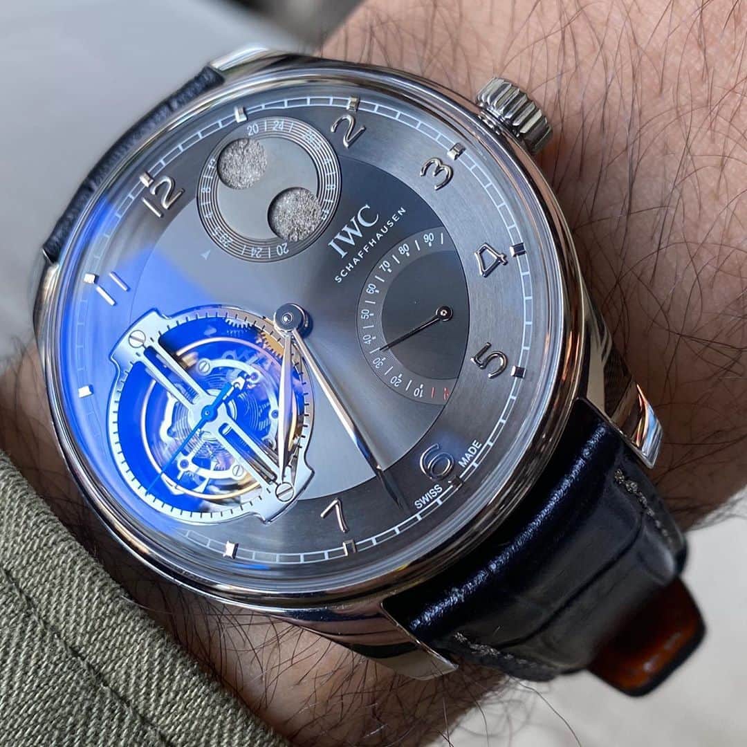 WATCHMANIAさんのインスタグラム写真 - (WATCHMANIAInstagram)「IWC Portugieser Constant-Force Tourbillon, 46mm monster on the wrist.  #iwc #iwcwatches #iwcwatch #iwcportugieser #constantforcetourbillon #iwctourbillon #watchmania」10月23日 16時31分 - watchmania