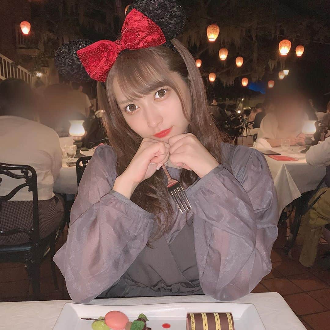 太田里織菜のインスタグラム：「. . 年パス払い戻しか〜(´；ω；｀) 気軽に行けなくなるのが寂しい、、、 . . #らぶどる #ディズニー #ディズニーランド #ミニー #ディズニーシー #ブルーバイユーレストラン #ブルーバイユー」