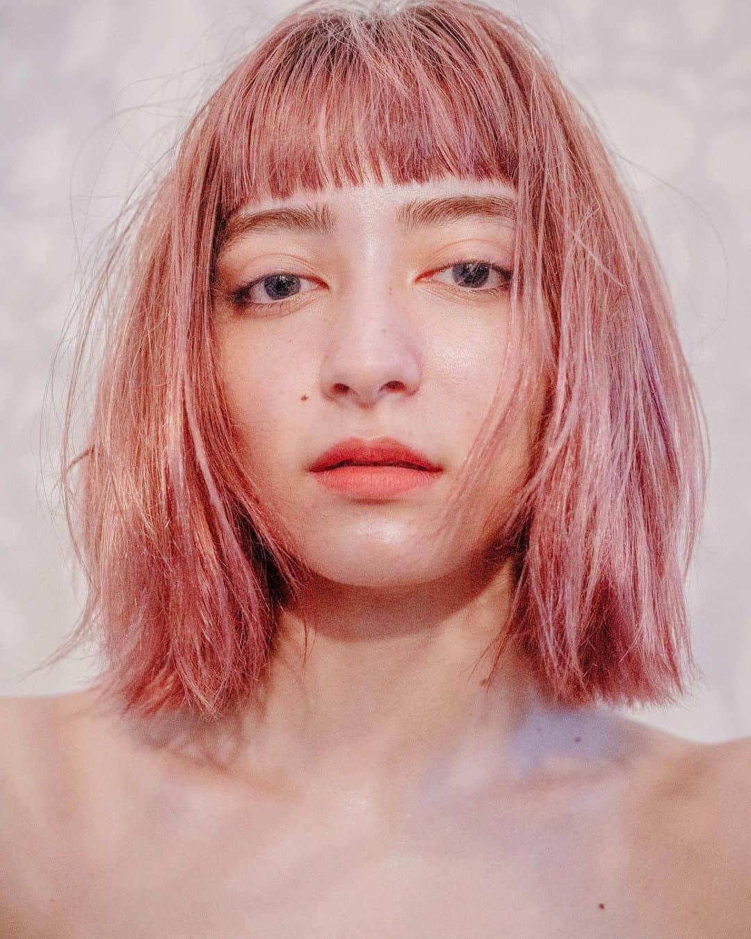 久保雄司のインスタグラム：「model @ren_c02  assistant @six_mayashoji  hairmakephoto @six_kuboyuji  @six.salon   ドリプラ2020 去年は審査員として参加しましたが 今年は作品をつくり応募しました(^^)  僕の思う"攻めナチュラル" 僕の中では堂々と街を歩けるかどうか⁈ それが 攻めながらのナチュラルづくり！ ナチュラルからの攻めづくり！ そして そのバランスづくりが最高に楽しかった♪ デザインて楽しいな♪ 美容師最高！  素敵な機会をありがとうございました🙏🏻  #あつフォト #攻めナチュラル #ドリプラ2020 #努力は夢中に勝てない #悩むな #動こう #そしたらきっとうまくいく #そう信じてる」
