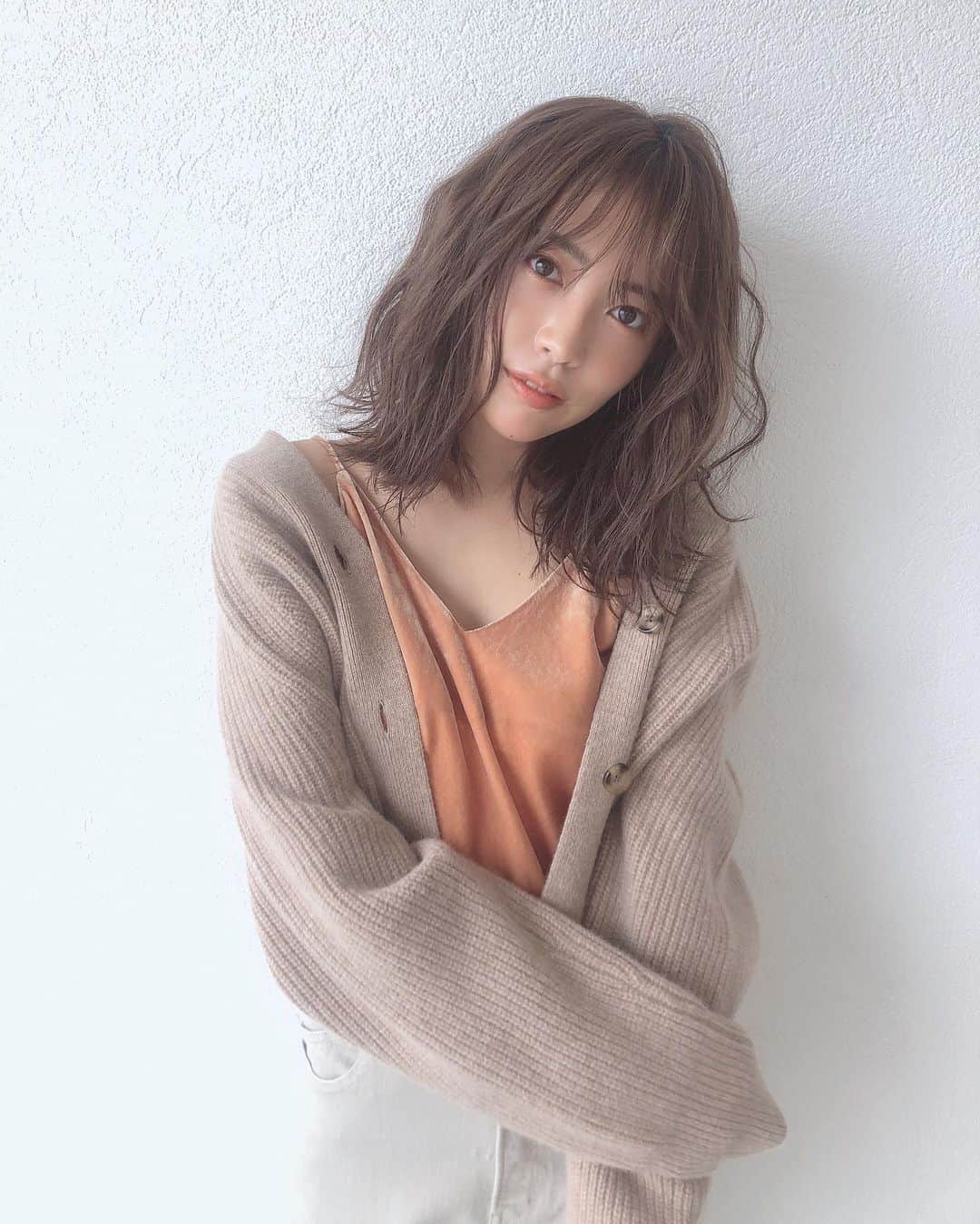 のインスタグラム：「. CanCam12月号が 本日発売されました！！ . 掲載していただいてるので、是非チェックしてください🙇🏻‍♀️♡ . いつもとちょっと違う井上真由子です！ #cancam」