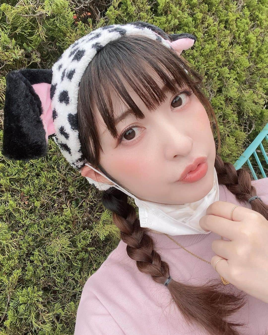 雨宮奈生のインスタグラム：「こいぬスタイル  #フォローしてね #ポートレート #グラビア #グラドル自画撮り部 #自撮り女子 #自撮り界隈  #ootd #portrait #model #gravure #idol #japanesegirl #photooftheday #좋아요 #팔로우환영 #팔로미 #오오티디 #옷스타그램 #셀피」