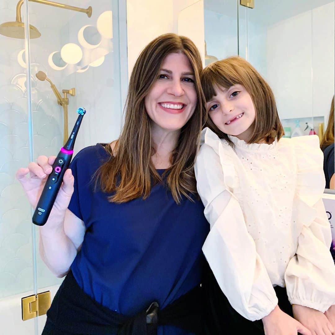 Ilana Wilesさんのインスタグラム写真 - (Ilana WilesInstagram)「There are a lot of things we’ve put off over these past few months, such as dance classes, haircuts and our cleanings at the dentist. The dentist was actually the first thing we came back into the city for, once we felt it was safe to do so. I don’t know what the coming months will bring, which is why I’m excited to share @oralb’s new iO electric toothbrush! It gives you that feeling of a professional clean right in the comfort of your own home. The iO has an interactive display, a visual timer, and an app that tracks your brushing habits. It provides feedback to make sure you’re getting your teeth as clean as possible, each and every time. Go to the link in my bio to get one for yourself! #OralbWOW #OralBPartner #AvailableatWalmart #Ad」10月23日 22時15分 - mommyshorts
