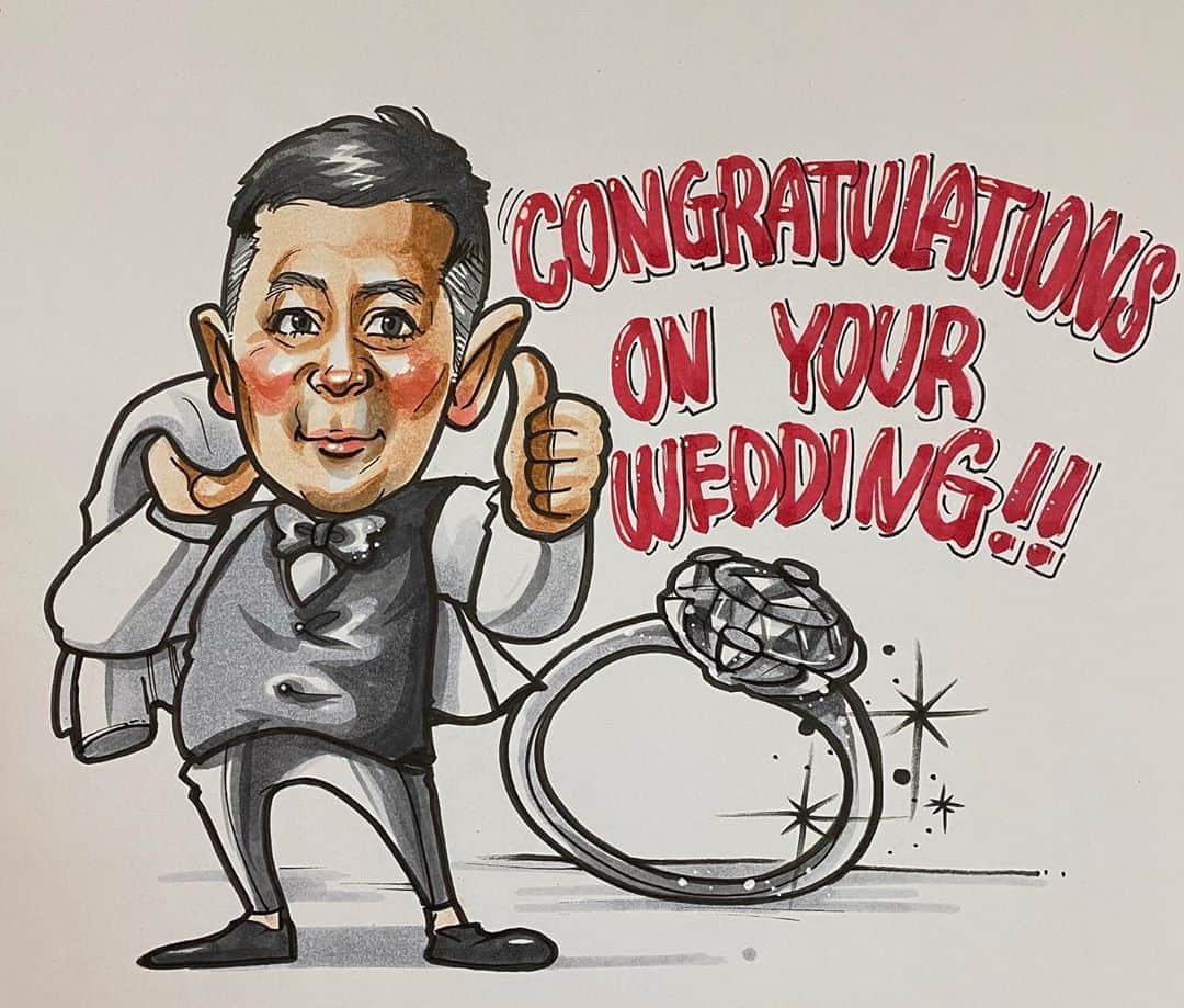 似顔絵★𝗚𝗢𝗥𝗜𝗞𝗜𝗡𝗚のインスタグラム：「. . 岡村さんの結婚ーー❤️❤️  おめでとうございます🎊🎊❤️✨ . お幸せに😭🙏💕  . . @okamuradesu  . .  ❌❌現在は、予約受付終了してます❌❌ 。 . . .  2020年度ご予約のお客✨ 現在96番までの方へ案内中です🌟✨💕 DMの確認いただきgmailへ返信宜しくお願い致します🙇‍♀️🌟✨✨ . . . .  次回の予約応募は、2020年のご予約分を書き終える予定の 来年春から夏頃の、、、予定です。 ※あくまでも予定なので前後します🙇‍♀️ . . . .  オーダー再開の際には 人数制限あるため必ず予約ができるわけではございません。 そのことも踏まえた上で 次回ご検討いただけると嬉しいです(^^) . . また、結婚式の使用を考えてくださる方も多いです✨  前々からお伝えしていますが、 基本的に予約順に対応しているため、 近々の納期を希望される方は、 対応できないこともあるので、 あらかじめご了承ください💦 . . . . . ※今回予約が取れた方へ※ . .  写真がまだ用意できてない、入金が遅れそうなど、状況により、順番が前後することもございます‼️ あらかじめご了承ください。 。 . . . また、芸能人、キャラクターのオーダー、パロディ風オーダーはお断りしています。  芸能人については、ご本人様に直接プレゼントなどはOKです。 . . . . . . 💰料金表は過去投稿記事みてね❤💰 . . . . . ➡️ハッシュタグ⇨ goriking117料金表2019⬅️ . . ✨✨✨✨✨✨✨✨✨✨✨✨✨✨✨✨ @by.goriking のアカウントでは、 過去書かせて頂いたお客様方からの、 似顔絵のその後のお写真をいただき、 投稿しております^ - ^❤️❤️ 玄関に飾ってある似顔絵、 渡した瞬間のお写真、 ご本人とのお写真などなど💕 いろんな場面でのお写真お待ちしております^ - ^✨⭐️ . . . .  #似顔絵#pencildrawing#drawing#pencil#illust#painting#art#artwork#絵描きさんと繋がりたい#似顔絵師#gorikingの似顔絵屋さん#仲良し家族#wedding#weddingdress#結婚式#岡村隆史#岡村さん#ナインティーナイン#ナイナイ#結婚#芸人#お笑い#welcomeboard#ウェルカムボード#Flower#comicart#anime#animeart#comicartist#animejapan」