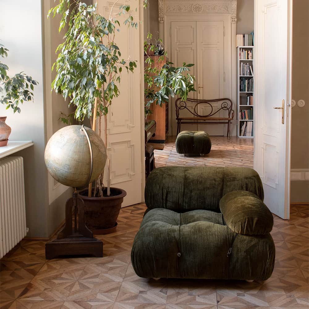 B&B Italiaさんのインスタグラム写真 - (B&B ItaliaInstagram)「The modular sofa by Mario Bellini comes back after 50 years, here in a charming location in Trieste: don’t give in to nostalgia with Camaleonda.⁣ .⁣ @mariobelliniarchitects⁣ Model @caterina_nardini⁣ PH @cristina_coral⁣ @dimdamdommagazine⁣ @ideat_magazine⁣ #bebitalia #furnituredesign #Camaleonda2020」10月23日 17時07分 - bebitalia