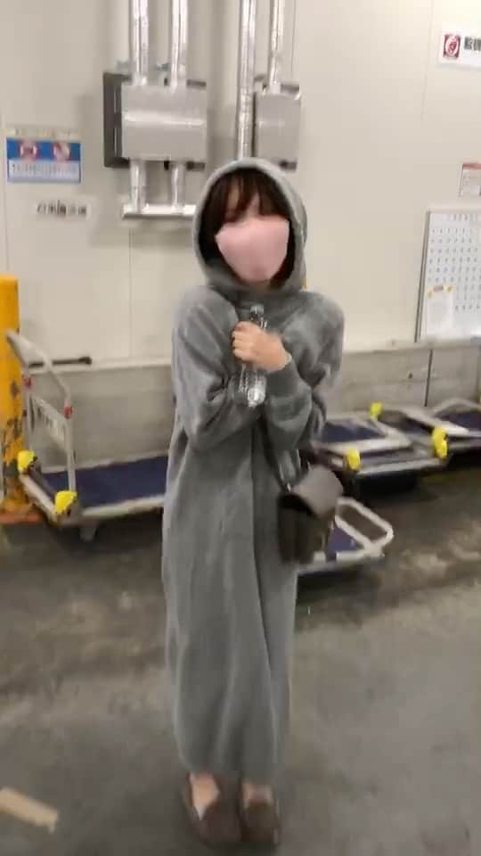 里美ゆりあのインスタグラム：「寝起きすぐ 豊洲市場のマグロ保管倉庫  二日酔いのしんどさもフッ飛びます」