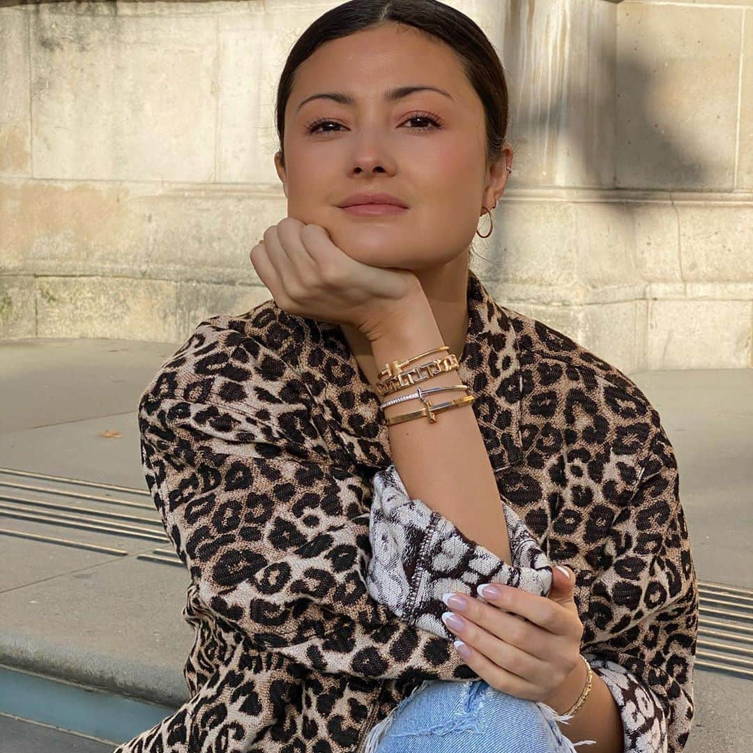 ペオニー・リムさんのインスタグラム写真 - (ペオニー・リムInstagram)「More leopardy @tiffanyandco delight. Because I couldn’t help myself. Just love this combo of layered chunky bracelets and leopard @aninebingofficial . AD #tiffanyt1」10月23日 17時18分 - peonylim