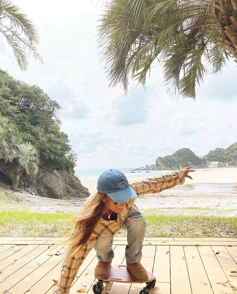 のインスタグラム：「子どもの頃からおてんば娘👧🏾🎀 転んでも怪我しても気にしない😛   天気のいい週末だね🧡🌞 みんなは何するのかな？？ 今日も良い1日になりますよーに🌈✨ - @chiiizu049 #regram #AExME #AEJeans #AE #americaneaglejp #アメリカンイーグル #デニム #デニムチャレンジ」