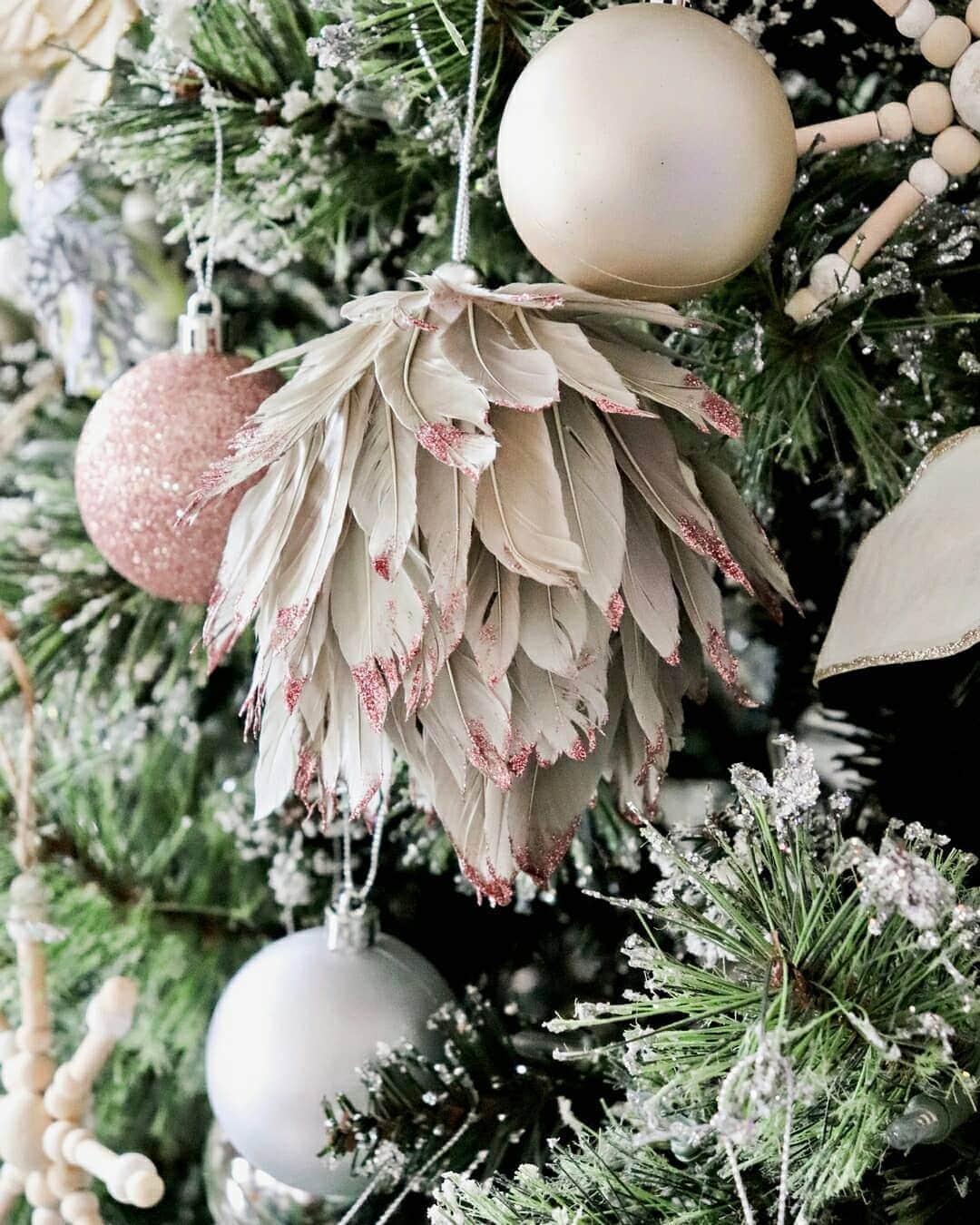 Target Australiaさんのインスタグラム写真 - (Target AustraliaInstagram)「Embossed detail elevates the traditional bauble with our Unearthed trend. Thanks for sharing @white.grey.all.day  🎯♥️ #targetaus #christmasmadebetter」10月23日 17時36分 - targetaus