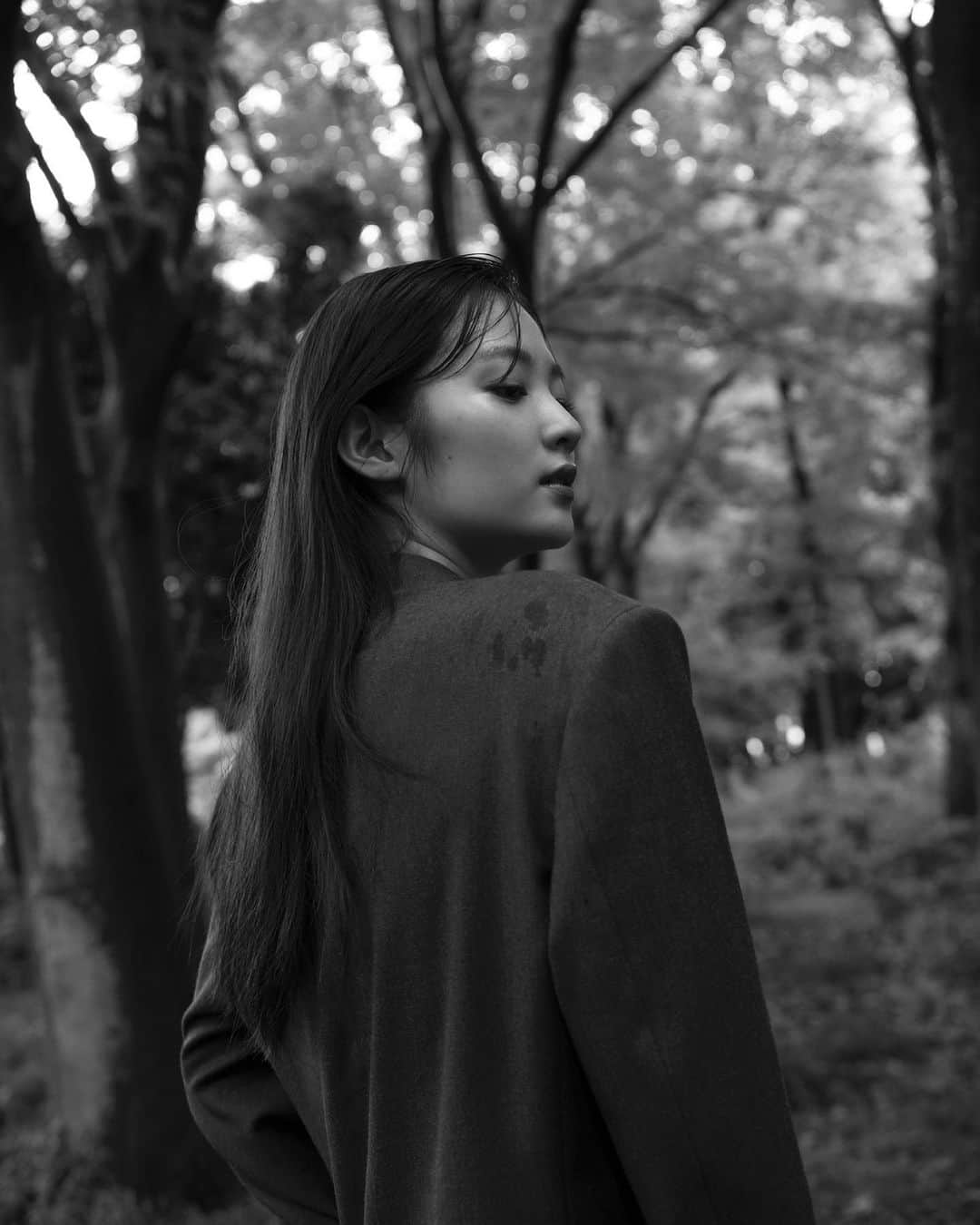 のインスタグラム：「雨も滴るいい女 に私はなりたい。  photographer @tputian  styling @1994hrk」