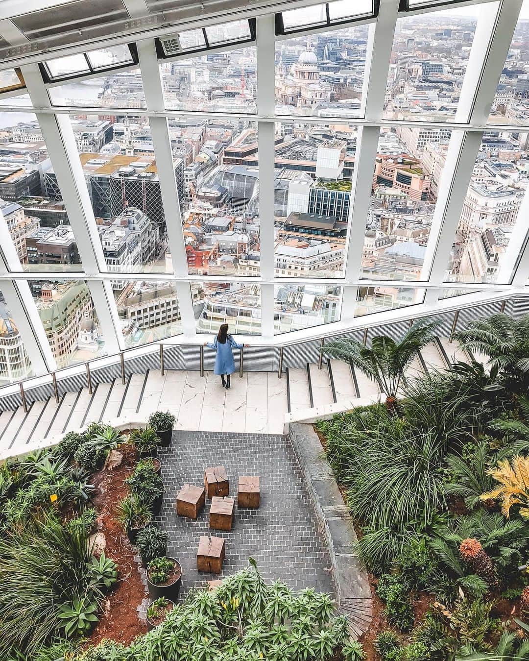 @LONDON | TAG #THISISLONDONさんのインスタグラム写真 - (@LONDON | TAG #THISISLONDONInstagram)「@alice.sampo up in the #SkyGarden! Head here for incredible views over London! 😍 Happy Friday lovelies! 💞🥰💞  ___________________________________________  #thisislondon #lovelondon #london #londra #londonlife #londres #uk #visitlondon #british #🇬🇧 #fenchurchstreet @sg_skygarden #londonview #londonviews」10月23日 17時47分 - london