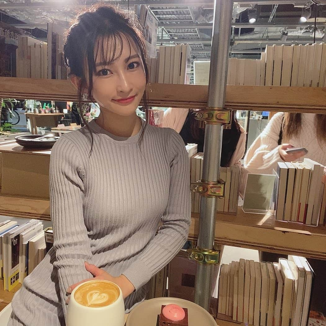 浦田直佳のインスタグラム：「. さすがチョコレート専門店🍫 美味しかった🤤❤️❤️  次はどこのカフェ行こうかな〜 . #カフェ #cafe #カフェ巡り  #表参道カフェ #原宿カフェ  #カフェ好きな人と繋がりたい #お洒落さんと繋がりたい  #カフェスタグラム  #看護師 #美容看護師 #ミスコン #フォローミー #followｍe」