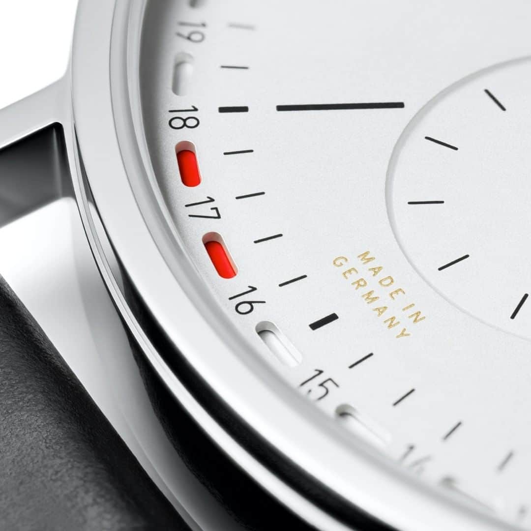 のインスタグラム：「Tangente Update features two red dots that frame the current date—a unique kind of date display. And an aesthetic that can be attributed to the new neomatik caliber within. It's unique, and unmistakably NOMOS Glashütte.  #nomostangente #tangente #nomos #nomosglashuette #watch #watchoftheday #watchgeek #madeingermany #wristwatch #wotd #finewatches」