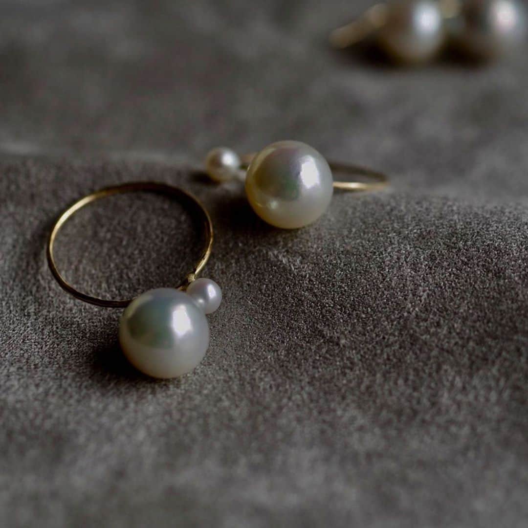 TOWAJEさんのインスタグラム写真 - (TOWAJEInstagram)「Akoya baroque ring  ベビーアコヤをアームに添えたリング。 無調色ナチュラルパールです。  重ね付けにも☺︎︎  #towaje  #pearljewelry #southseapearl #blackpearl #metalpearl  #pearlaccessory  #instajewelry  #トワジェ #パールジュエリー #パールリング #パールネックレス #タヒチパール #バロックパール　#アコヤパールリング」10月23日 18時06分 - towaje