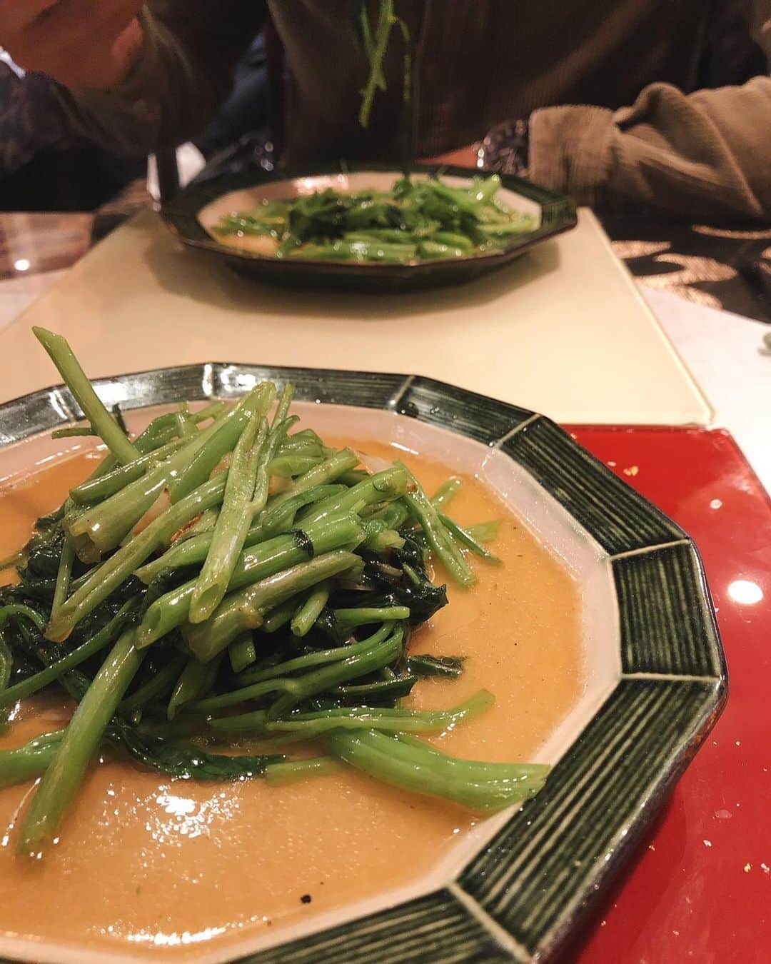 小西翼さんのインスタグラム写真 - (小西翼Instagram)「. 美味しかった🤤🤍 よく中華料理が無性に食べたくなる。 . #大体一緒のアングル #美味しかった#大阪グルメ #右には息子」10月23日 17時59分 - tucha_k