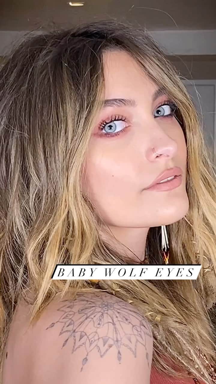 JO BAKERのインスタグラム：「P A R I S • J A C K S O N 🇺🇸 Just a little bit excited about this ones future... 2021 💥 Hair @giannandreahair  Makeup by me #jobakermakeupartist #babywolfeyes #parisjackson」