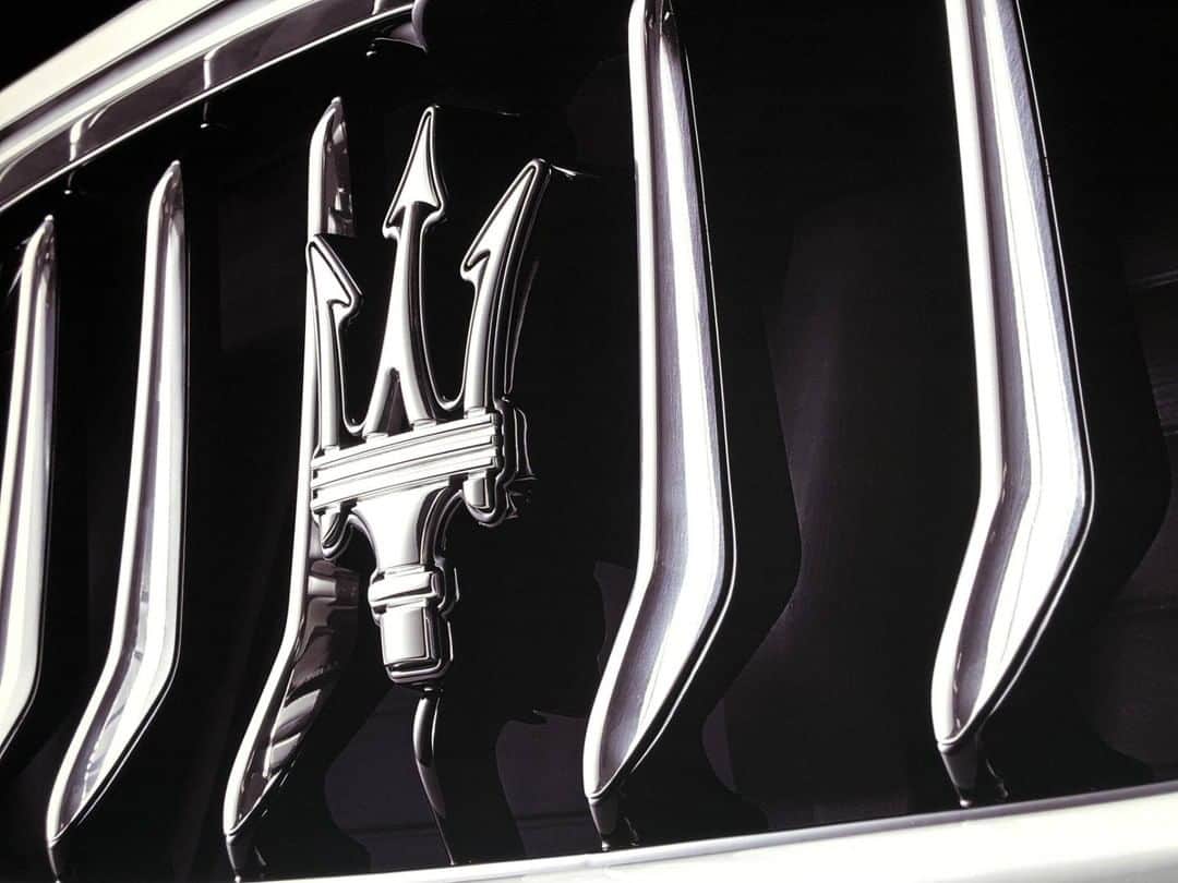 Maserati Japan | マセラティ ジャパンのインスタグラム：「MASERATI 新ファイナンシャル サービス 「Salta Tridente（サルタ トリデンテ）」導入開始  2020年10月5日より新しいファイナンシャルサービス商品として「Salta Tridente（サルタ トリデンテ）」の導入いたしました。  「Salta Tridente（サルタ トリデンテ）」は、従来設定の据置型ローン「Tridente（トリデンテ）」の派生プランです。  「Tidente（トリデンテ）」は、据置価格設定型オートローンで、据置期間終了後に「新たなマセラティへお乗換」「据置価格一括払」「継続使用のための再分割払い」からお選びいただけるファイナンシャルサービス商品です。  このTridente（トリデンテ）を派生させた新プランは、契約時から最大3か月まで支払いがスキップ可能で、スキップ期間中の支払金額は毎月の支払額にほぼ均等に分散加算されます。  「Salta Tridente（サルタ トリデンテ）」の導入により、お客様のライフスタイルやビジネスプランに柔軟に対応することが可能となります。   詳しくはこちら。 https://www.maserati.com/jp/ja/news-event/salta_tridente  #Maserati #マセラティ #MaseratiJapan #マセラティジャパン #SaltaTridente #サルタトリデンテ #Tridente #トリデンテ」