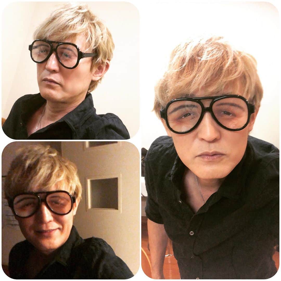 スガシカオのインスタグラム：「歳とともに、目尻が下がってきたような気がするんじゃが...  12/4の配信LIVEは、これで行くかもしれないので、アップにご注意ください http://www.sugashikao.jp/hitorisugar_2020sl/」