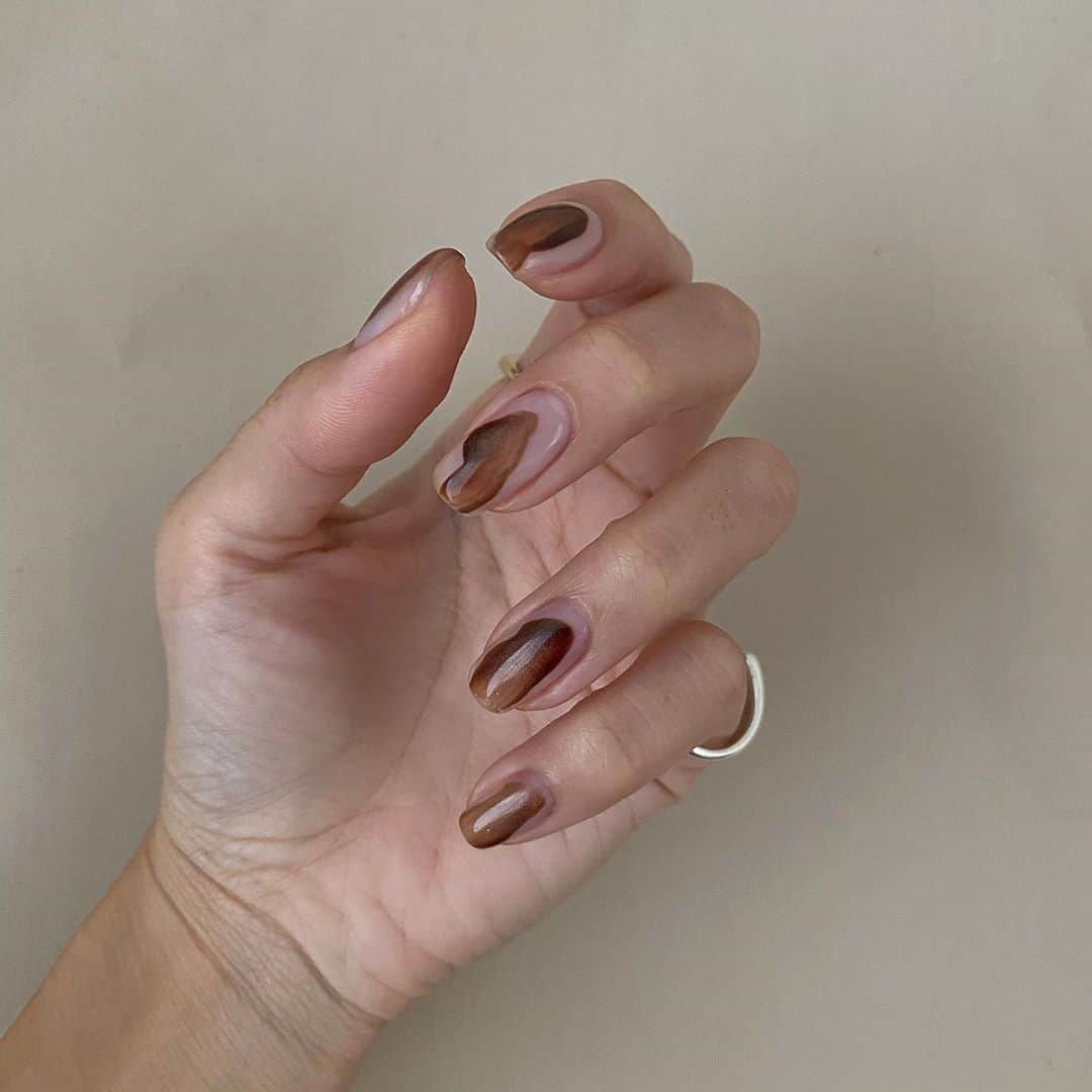 水野里砂のインスタグラム：「new🧉 こんな気分🐕  @ami_by_dlaw.lapilie  @ai_by_dlaw.lapilie   #riririart#dlawnail」