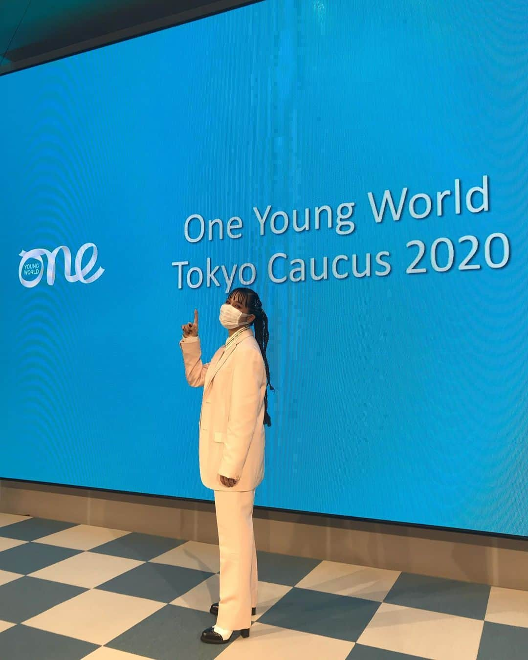 AIさんのインスタグラム写真 - (AIInstagram)「🌍One Young World Tokyo Caucus 2020🌏Online Event📳今夜19:00から出るのでみんな観てね〜🤩🤩🤩  📅Tonight 7PM （AIの出演は19:10前後となります｡）  2022年に東京で開催される世界196ヵ国からの若きリーダーたちが集うOne Young World世界サミットに向けたキックオフイベント今夜オンラインで開催‼️  AI New Song「Not so different」が同世界サミットのテーマソングとなり、今夜コラボMVをオンラインイベントで初公開します㊗️  Online配信URL：https://vimeo.com/event/352518/6ac25ffddd ↓ Link in my bio✅  @oneyoungworld  @oywjapan  @yuriko.koike  @scottstorchofficial  @avedonmusic  #oneyoungworld  #oneyoungworldtokyocaucus #sdgs  #japan  #tokyo  #東京都  #NotSoDifferent #AI」10月23日 18時13分 - officialai