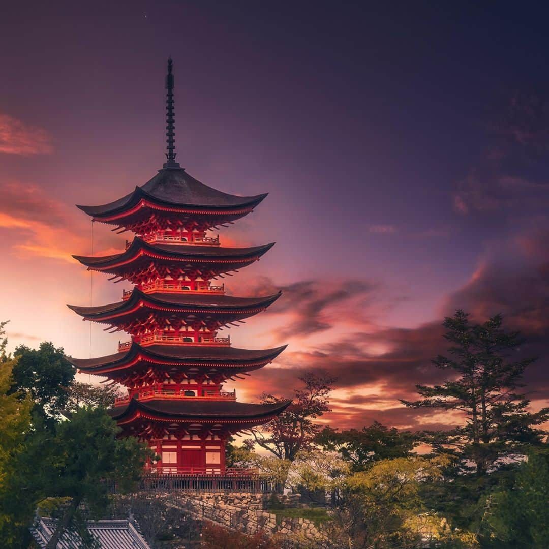 Canon Asiaさんのインスタグラム写真 - (Canon AsiaInstagram)「Buildings like shrines, pagoda and temples ⛩ come with their unique history, colours and shape. ⁣ ⁣ One way to elevate their oriental attributes are with a fitting backdrop, contrasting organic elements 🎋🌲 and negative spaces to bring out the monument's majestic facade.⁣ ⁣ Comment 🙌  if you agree!⁣ ⁣ 📷 Image by @_kingwong__ using the Canon EOS M50 • EF-M55-200mm f/4.5-6.3 IS STM • f/8 • ISO 100 • 1/20s • 100mm⁣ ⁣ Show off your photography prowess! Tag your photos with #canonasia or submit them on My Canon Story, link in bio!⁣ ⁣ #canonasia #photography #perspective #architecture #colours #eosm50 #travel #travelphotography #japan  #composition #hiroshima」10月23日 18時18分 - canonasia