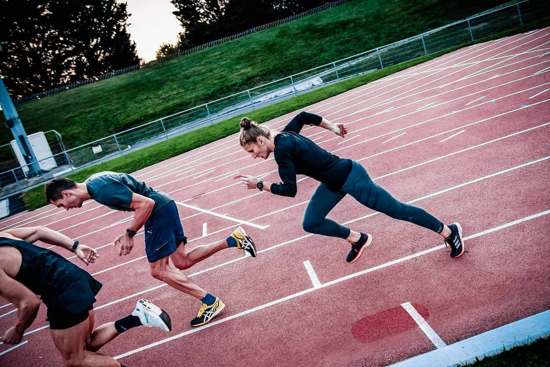 Amandine BROSSIERのインスタグラム：「Renversante cette séance 💥  📸 @theobarillerk  #entrainement #preparation #jeuxolympiques #course #renversante」