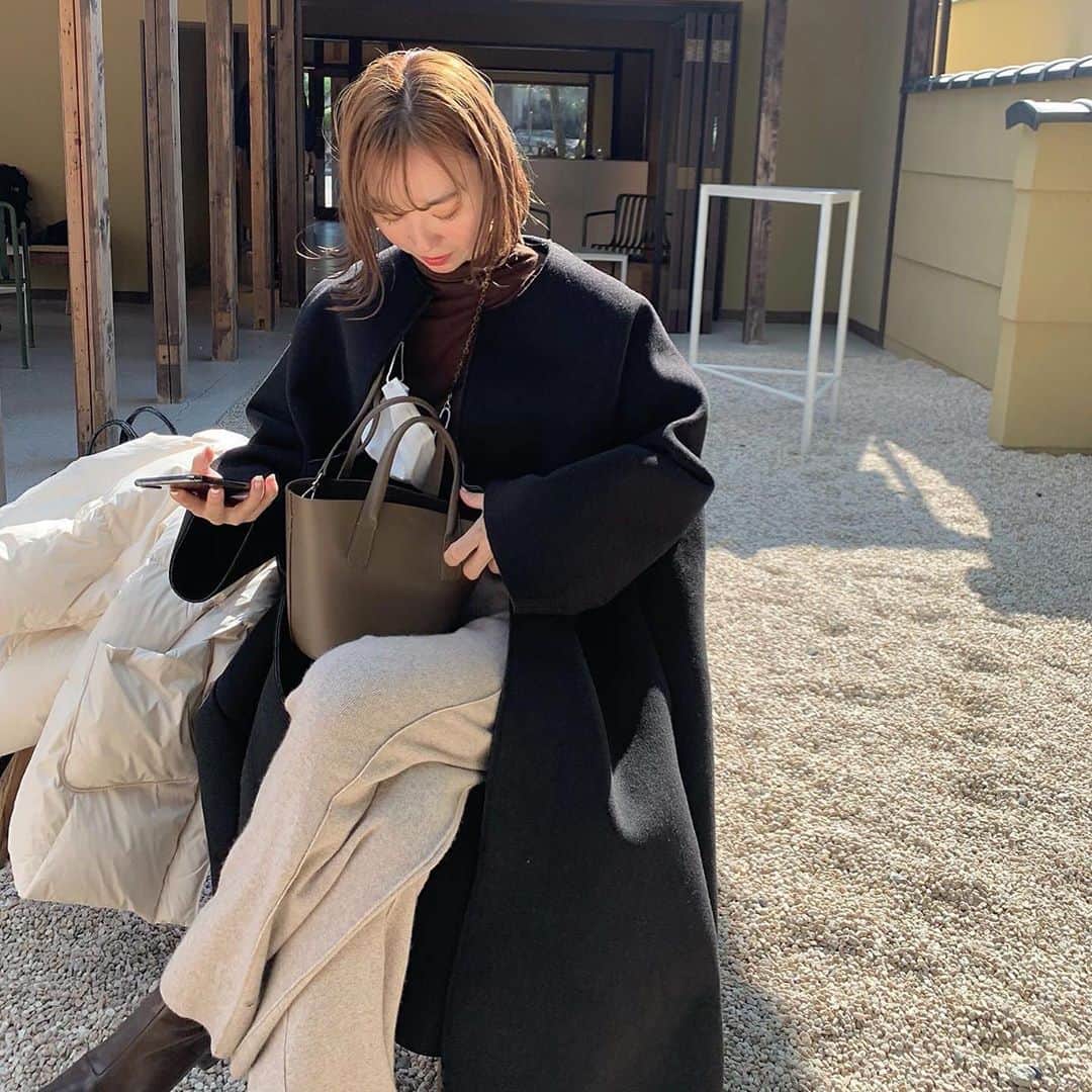 saanaaeのインスタグラム：「もうほんとにloveな子bonding!  良さについては 散々こちらで @nuebyas__  で語っておりますので割愛で🥺♡  いよいよ明日21時から販売です🗓  #NUEbyas #ボンディングコート」