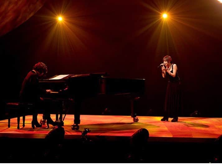 LiSAさんのインスタグラム写真 - (LiSAInstagram)「明日は夜11時からNHK「SONGS」様にて、LiSA特集していただきます。 大泉洋さんに紐解いていただきながら、「紅蓮華」「Catch  the Moment」そして梶浦さんのピアノで「炎」を歌わせていただきます。 絶対みてくださいー！！ https://www.nhk.or.jp/music/songs/437518.html」10月23日 18時34分 - xlisa_olivex