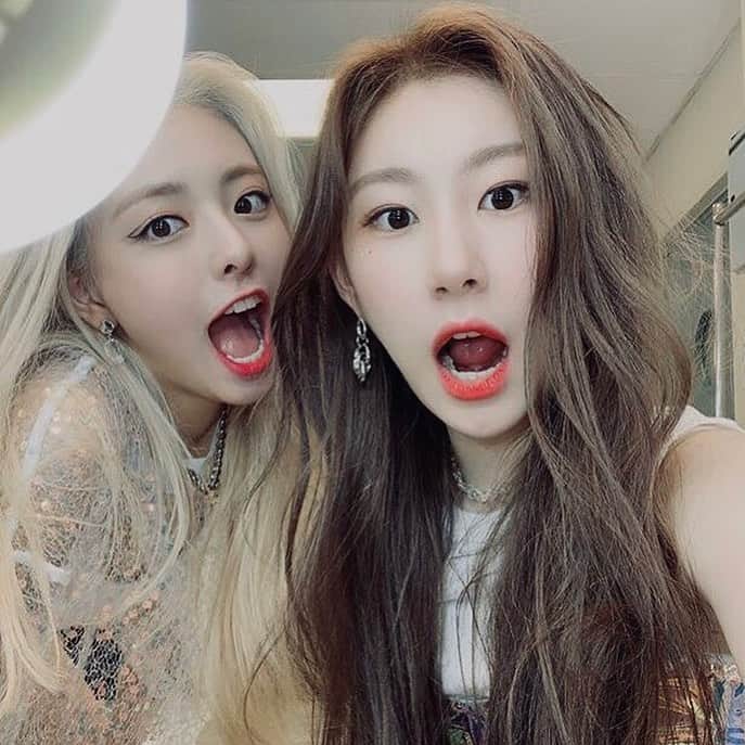 チェリョンのインスタグラム：「softest babies💗✨ #있지 #ITZY #채령 #CHAERYEONG #MIDZY⁣⠀」