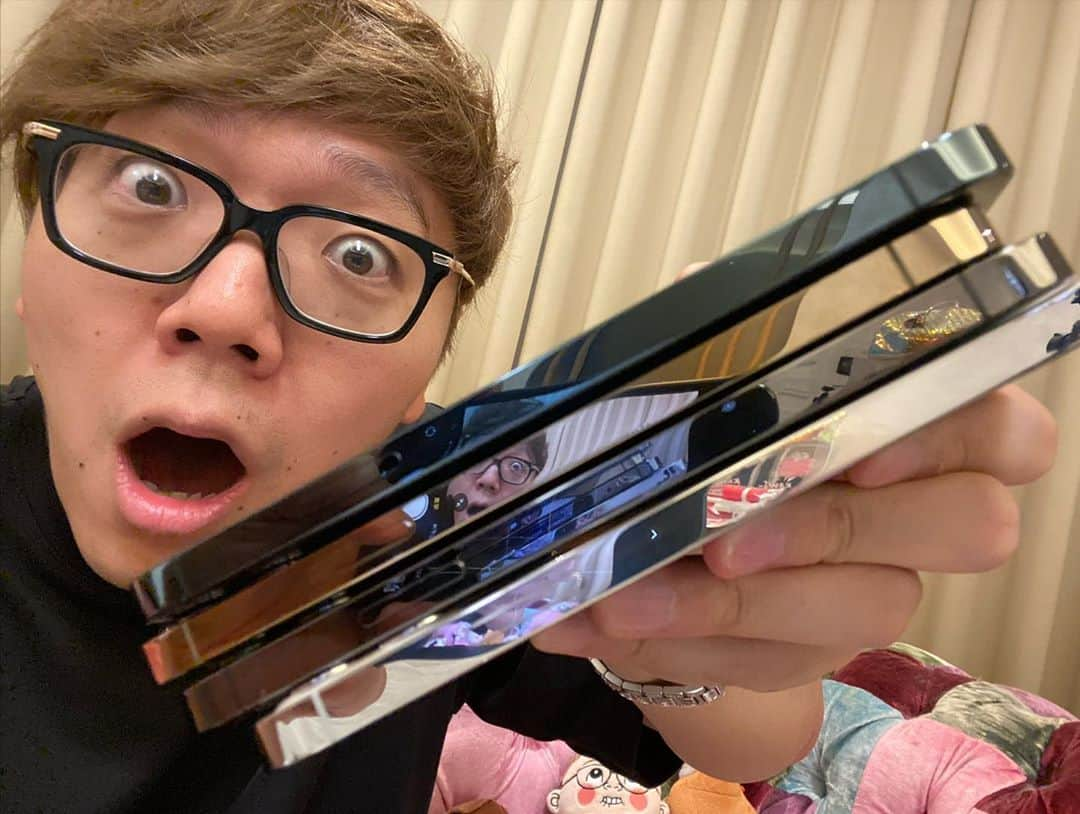 HIKAKINさんのインスタグラム写真 - (HIKAKINInstagram)「iPhone 12 Proヤバすぎる… iPhone12シリーズ全種類全色開封動画撮影したので、明日公開予定👍 お楽しみに！😎✨  #iPhone12Pro #iphone12」10月23日 18時44分 - hikakin