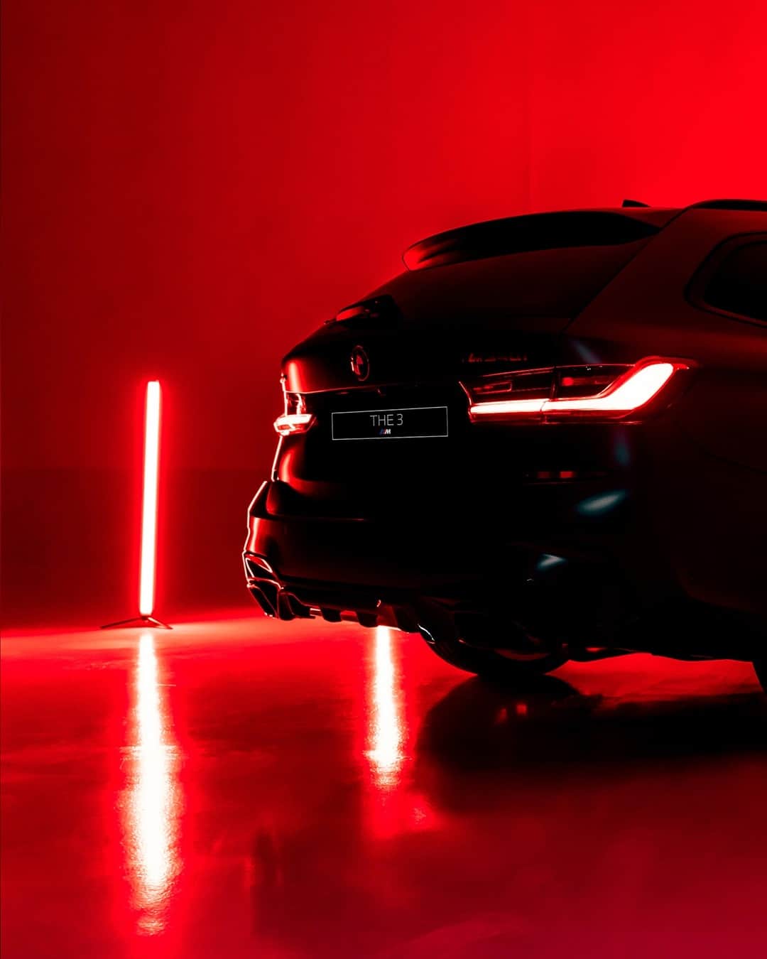 BMWのインスタグラム：「Silent disco for one. The BMW 3 Series Touring. #THE3 #BMW #3Series @airmadrid  __ BMW M340i xDrive Touring: Fuel consumption in l/100 km (combined): 7.5–7.1. CO2 emissions in g/km (combined): 170–162.* Further information: www.bmw.com/disclaimer.  	 Acceleration (0-100 km/h): 4.5 s. Power: 275 kW, 374 hp, 500 Nm.  	 * All performance, fuel consumption and emissions figures are provisional.」
