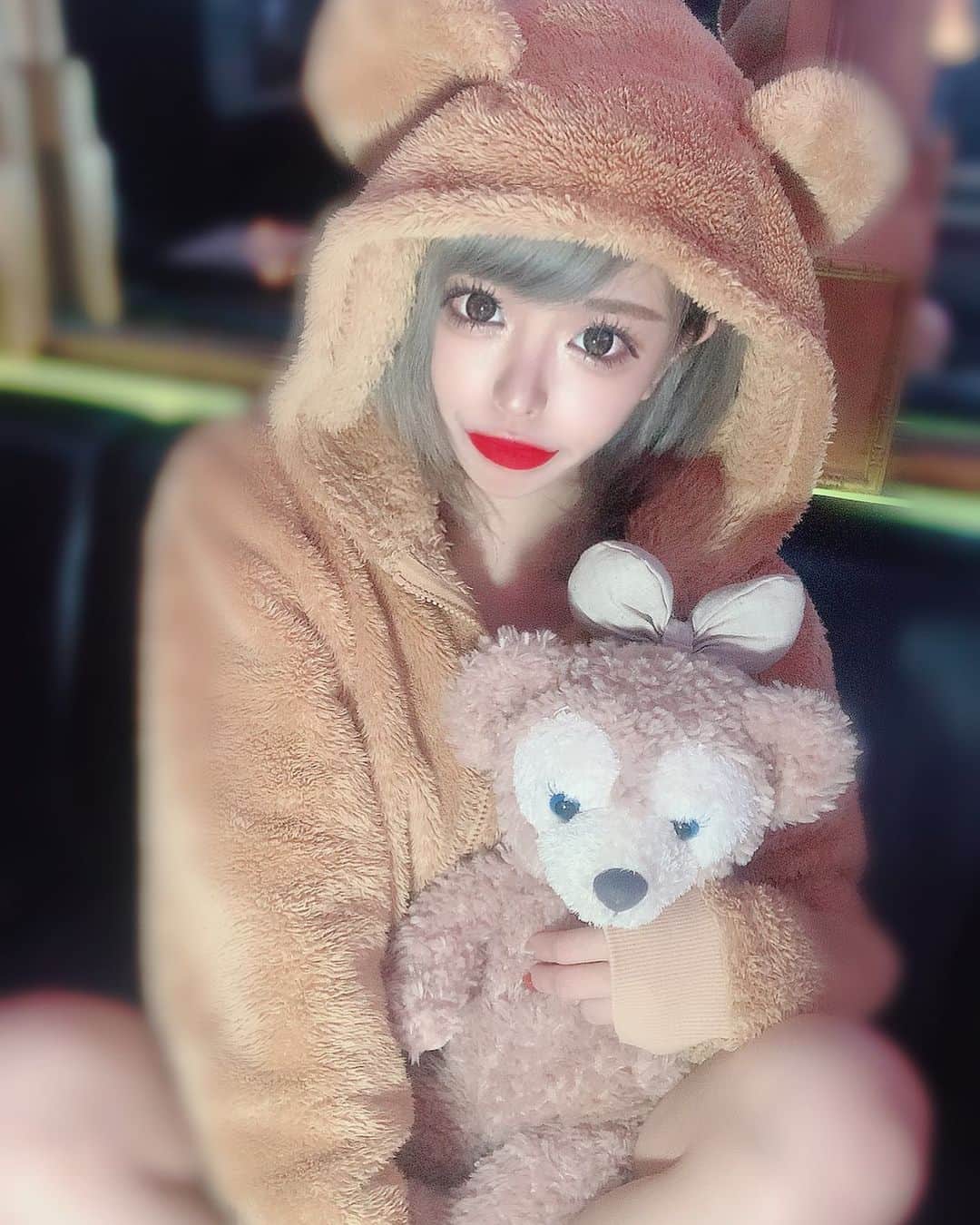あんじゅのインスタグラム：「♡ ． わたしも冬眠したいってお話🐑💤 お休みの日早く起きてもUberEATSしてまた寝ちゃう。もったいない🤧🤧🤧 ． ．  #Burlesque #バーレスク #バーレスク東京 #大阪 #バーレスク大阪 #北新地 #六本木 #キャバ嬢 #ホスト #歌舞伎町 #ダンサー #Japanesegirl #自発ください  #ギャルメイク #なんちゃってギャル  #金髪女子 #ギャル #加工厨 #ジャニオタ #スレンダー #エロ可愛い #ビキニギャル #撮影会 #雰囲気好きな人いいね #自撮り界隈 #1mmでもいいなと思ったらいいね #被写体  #コスプレ #ダッフィーコーデ #コスプレ女子」