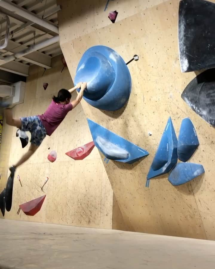 北脇順子のインスタグラム：「Variety of the movements at the one boulder.🥰 that's the Ogikubo b-pump quality 😚  At @bpump_ogikubo / @momoka.miyajima and @otanitakumi99   2年以上ぶりのおぎ🍞！ 懐かしのメンバーと相変わらず高クオリティーの課題達😍楽しすぎた！ #climbing #bouldering #ogikubo #b-pump#4armstrong #楽しすぎ#おきぱん」