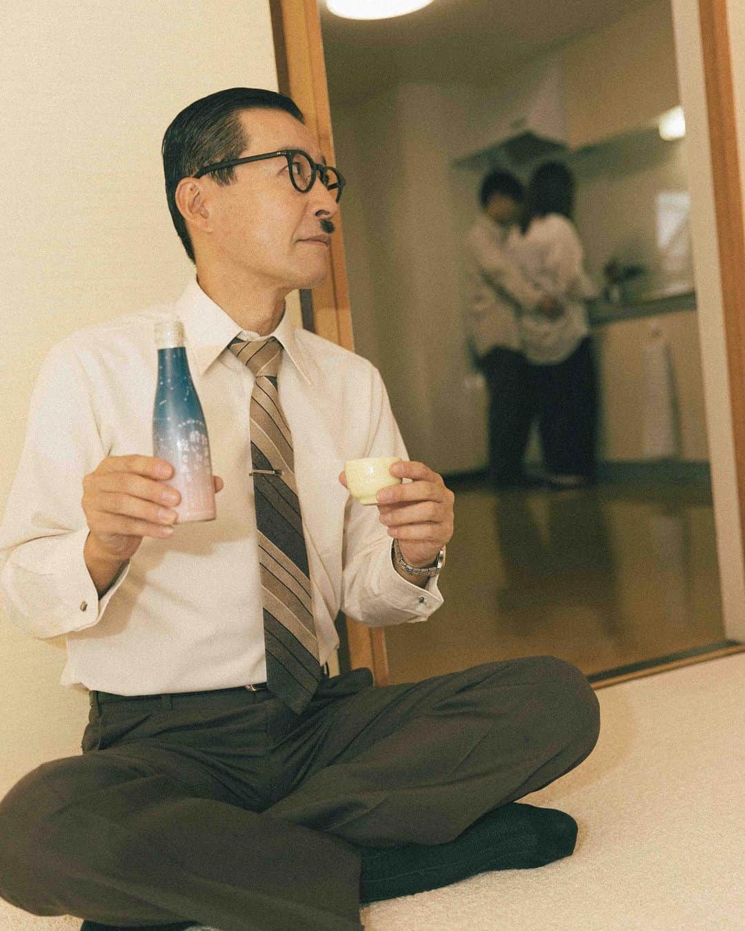 のインスタグラム：「恋に酔ってる2人を横目に #日本酒 #純米酒 #純米原酒 #たまには酔いたい夜もある #trinus #たま酔い #日本酒好き #日本酒女子 # 沢の鶴 #sake #japanesesake @sawanotsuru @yoso_art」