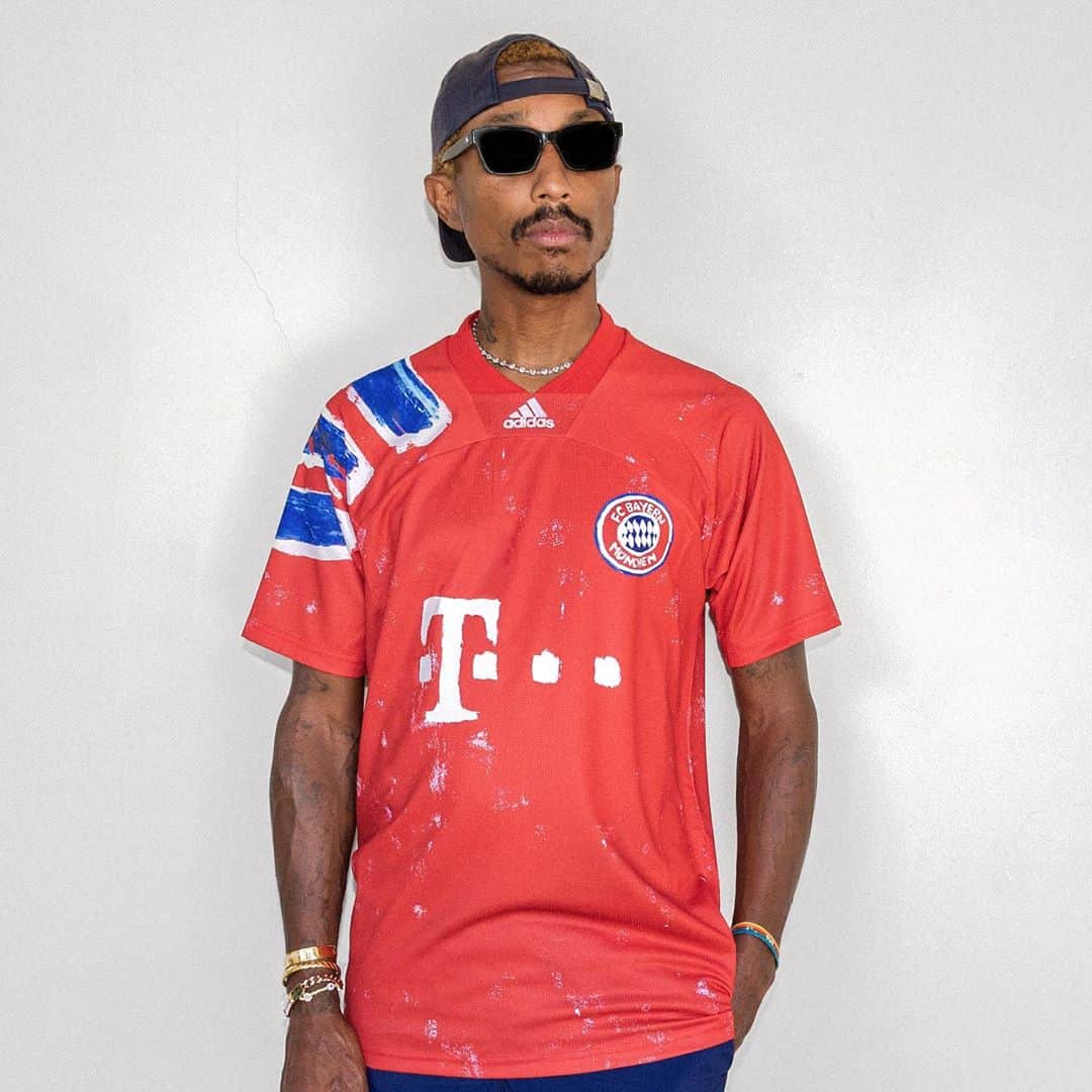 HYPEBEASTさんのインスタグラム写真 - (HYPEBEASTInstagram)「@hypebeaststyle: @adidasfootball has tapped @pharrell to design jerseys for some of Europe’s biggest clubs. Looking into the history of @arsenal, @fcbayern, @juventus, @manchesterunited and @realmadrid, each team’s shirt has been reworked with a hand-painted aesthetic. Learn more about the designs via the link in our bio. All of them are available to purchase now from the @adidas web store.⁠⠀ Photo: adidas」10月23日 19時07分 - hypebeast