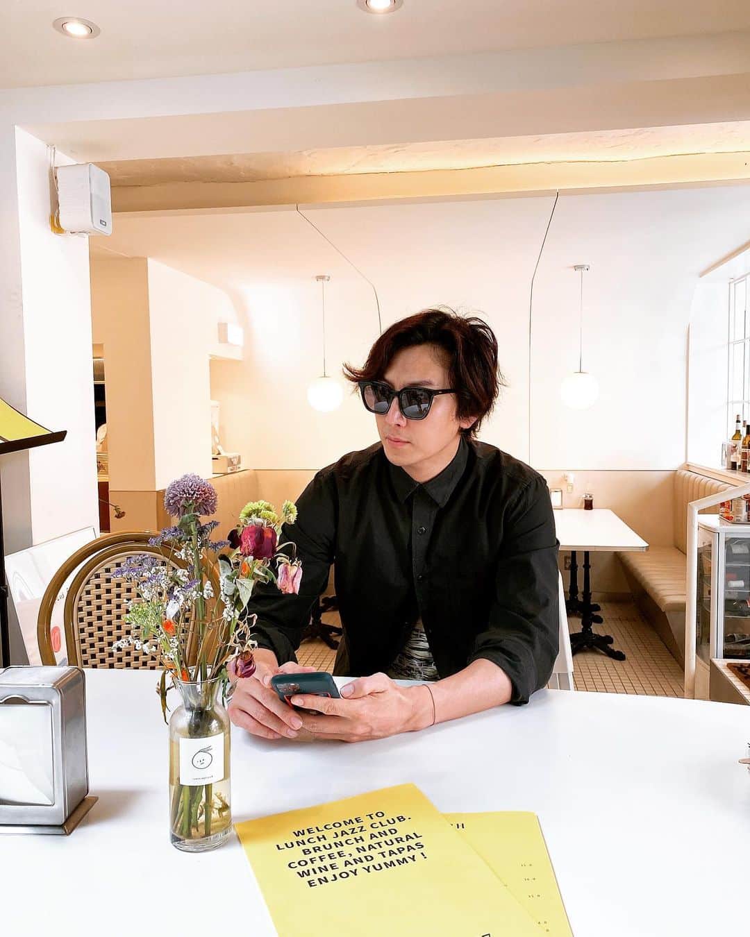 パク・コニョンのインスタグラム：「어서 여유를 찾고싶다~  #마르카토선글라스#mahrcato」