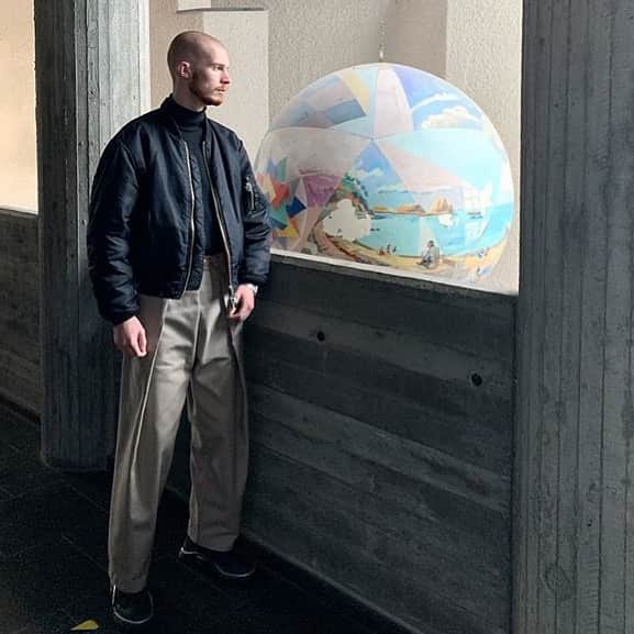 ジャンポールレスパナールのインスタグラム：「. Artist beauty  @liamheynderickx wearing my big pleated pants available @extra__ordinaire ♥️♥️♥️」