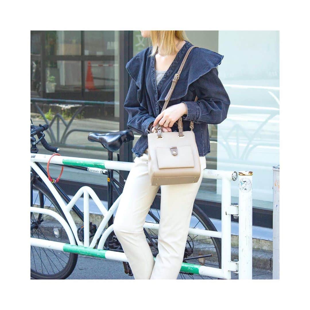 コレカウのインスタグラム：「ㅤㅤㅤㅤㅤㅤㅤㅤㅤㅤㅤㅤㅤ New Arrival 🍂 大人っぽい質感とデザインのバイカラーショルダーバッグ。  ㅤㅤㅤㅤㅤㅤㅤㅤㅤㅤㅤㅤㅤ Nomber23 バイカラースクエアショルダーバッグ¥7,480(in tax) ㅤㅤㅤㅤㅤㅤㅤㅤㅤㅤㅤㅤㅤ ㅤㅤㅤㅤㅤㅤㅤㅤㅤㅤㅤㅤㅤ ㅤㅤㅤㅤㅤㅤㅤㅤㅤㅤㅤㅤㅤ ㅤㅤㅤㅤㅤㅤㅤㅤㅤㅤㅤㅤㅤ ㅤㅤㅤㅤㅤㅤㅤㅤㅤㅤㅤㅤㅤ ㅤㅤㅤㅤㅤㅤㅤㅤㅤㅤㅤㅤㅤ #ミニショルダーバッグ #モカベージュ #バイカラー #くすみカラー ＃くすみカラーコーデ #プチプラバッグ #プチプラ大人女子コーデ #Nombre23 #お出かけスタイル #カジュアルファッション #instafashion #summerfashion #ladysfashion #韓国ファッション #秋コーデ #秋服 #シンプルコーデ #大人カジュアル #大人女子 #カジュアルコーデ #サマーコーデ #fashion #chao_app #zozotown #perky_room」
